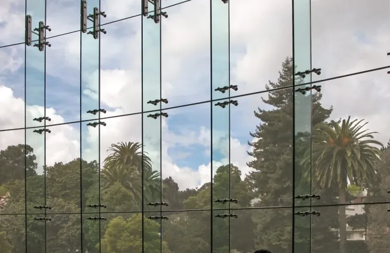 Choosing the Right Safety Glass: Tempered or Laminated?